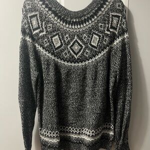 Old Navy Black and White Geometric Sweater